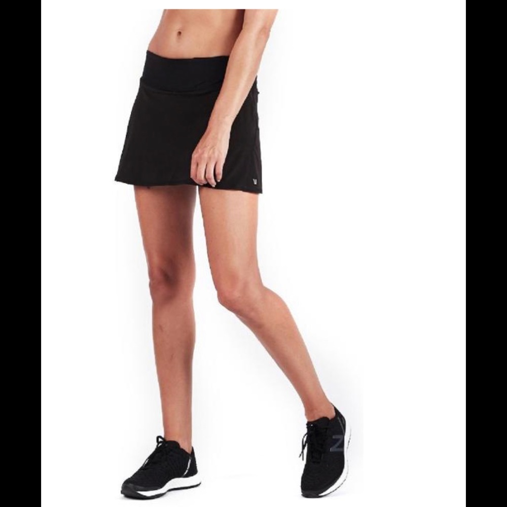 Vuori Revolve Performance skirt Sz Small